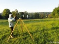 Obserwacje tarczy Słońca poprzez rzutowanie obrazu z małego teleskopu na ekran. Fot. Jerzy Speil